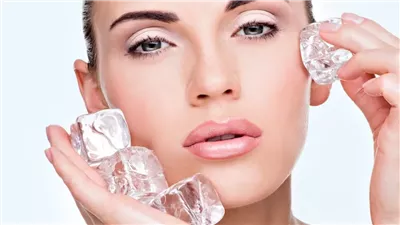 الثلج للبشرة.. يغلق المسام ويمنح توهجًا طبيعيًا ويقلل انتفاخات العين