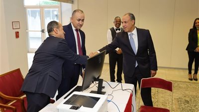 وزير الخارجية أول من يدلي بصوته في انتخابات مجلس الشيوخ بواشنطن