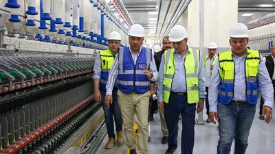 وزير قطاع الأعمال: المشروع القومي لتطوير صناعة الغزل والنسيج يحظى باهتمام ومتابعة دورية من القيادة السياسية