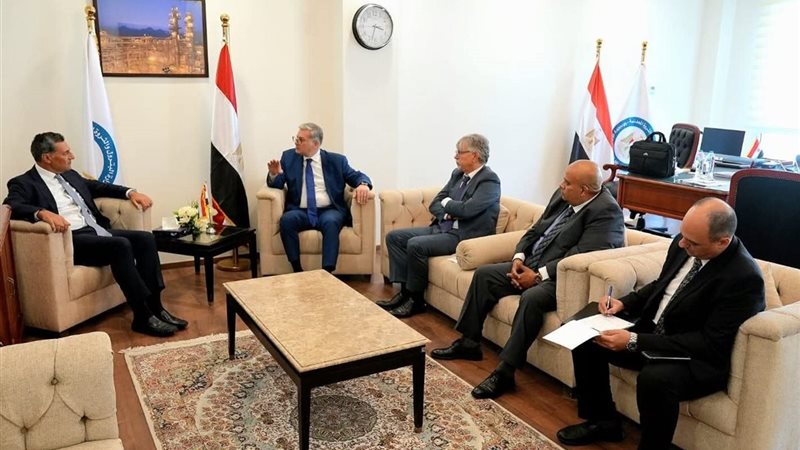 خلال جلسة المباحثات