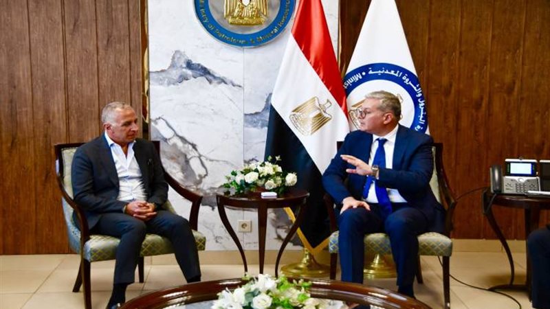 وزير البترول وأحمد