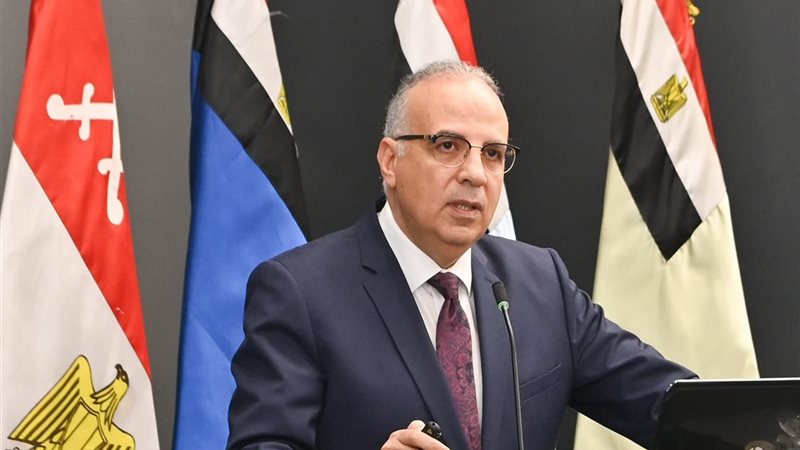هاني سويلم وزير الموارد