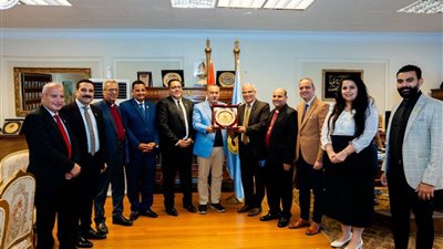 محافظ أسيوط يستقبل وفد كلية لاهوت مجمع المثال الإنجيلية ويشيد بدورها المجتمعي