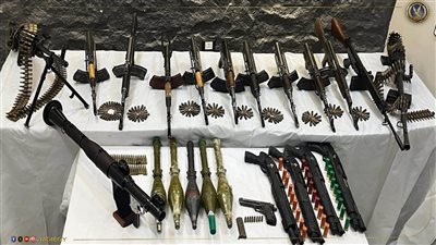 ضبط ترسانة أسلحة لعنصر إجرامي بعد مصرعه في مواجهة مع الشرطة