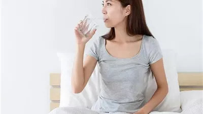  لماذا يجب شرب الماء قبل تنظيف الأسنان كل صباح؟.. إليكم التفاصيل 