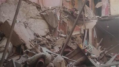 ننشر الصور الأولى لانهيار جزئي بعقار في عين شمس