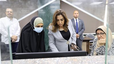جولة مفاجئة لوزيرة التنمية المحلية على حي الموسكي بالقاهرة لمتابعة تقديم الخدمات للمواطنين