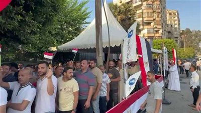 احتشاد المواطنين للإدلاء بأصواتهم في انتخابات 