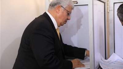 وزير التعليم العالي بعد الإدلاء بصوته: المشاركة في الانتخابات واجب وطني