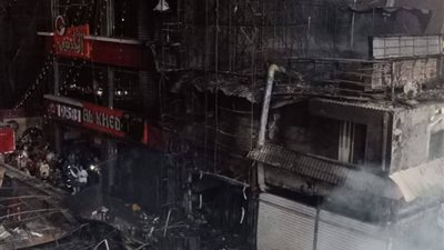  خسائر بالملايين وتفحم كامل .. تفاصيل حريق محلات قرب مترو شبرا الخيمة