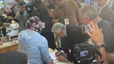 رئيس مجلس النواب يدلي بصوته في انتخابات الشيوخ 2025