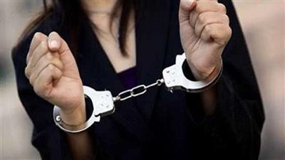 ضبط صانعي محتوى وآخر لاحتجازهم أحد الأشخاص والتعدي عليه بالضرب وإكراهه على توقيع إيصال أمانة