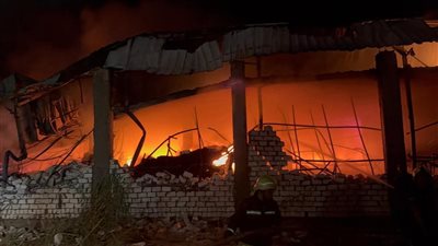 بـ15 سيارة إطفاء.. السيطرة على حريق مصنع أحذية بالخانكة