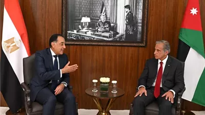 مراسم استقبال رسمية لرئيس الوزراء بعد وصوله مقر مجلس الوزراء الأردني