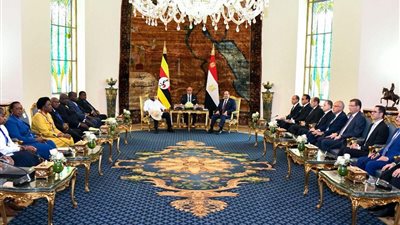  الرئيس السيسي يفتتح  جلسة منتدى رجال الأعمال المصري الأوغندي