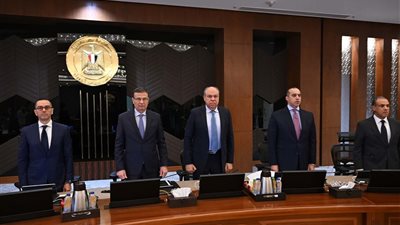 مجلس الوزراء يبدأ اجتماعه اليوم بالوقوف دقيقة حداد على روح علي المصيلحي