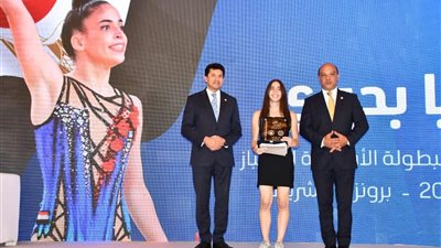 بعد تتويجهم بميداليات دولية وإفريقية.. وزير الرياضة يُكرم منتخب مصر للجمباز الفني والإيقاعي