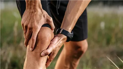 أسباب تيبس الركبة وصعوبة الانحناء والركوع وأهم طرق علاجها 