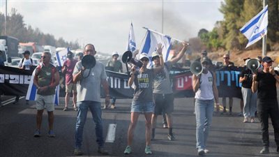 الشرطة الإسرائيلية تعتقل نحو 32 متظاهرًا طالبوا بإعادة الرهائن المحتجزين في غزة