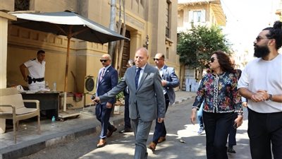 وزيرة التنمية المحلية ومحافظ القاهرة يتفقدان تطوير شارع إبراهيم بالكوربة