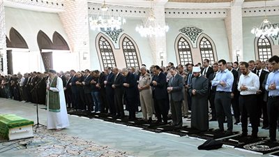 رئيس الوزراء يؤدي صلاة الجنازة على الدكتور علي المصيلحي بمسجد الشرطة