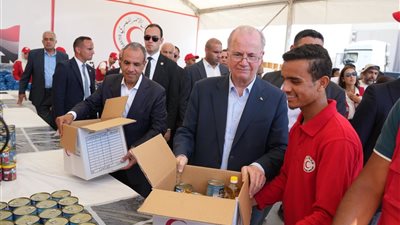 الهلال الأحمر المصري يستقبل رئيس الوزراء الفلسطيني في زيارته الأولى لمعبر رفح 