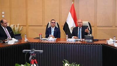 الوزير: تشغيل خطوط إنتاج الأسمنت المتوقفة وزيادة الطاقة لتحقيق توازن الأسعار