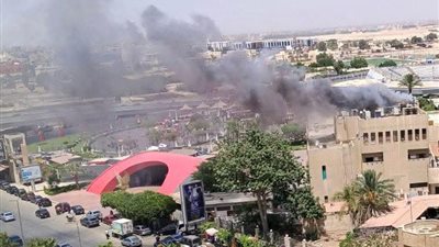 3 سيارات إطفاء تسيطر على حريق بفرع النادي الأهلي بمدينة نصر