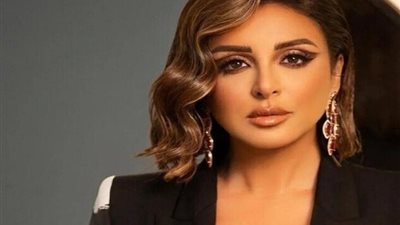 تتواجد في غرفتها مع أصدقائها .. محمود سعد يكشف تفاصيل الحالة الصحية لأنغام 