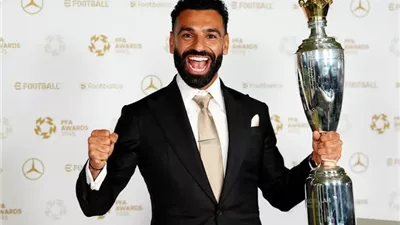 محمد صلاح أول لاعب في التاريخ يفوز بجائزة أفضل لاعب بالدوري الإنجليزي ثلاث مرات