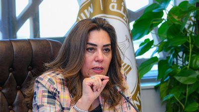 منال عوض: خطة استباقية وتحركات مبكرة للحد من التلوث ومواجهة السحابة السوداء