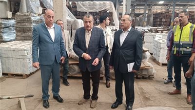 وزير الإنتاج الحربي يتفقد مصنع 27 لشركة شبرا للصناعات الهندسية