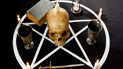 السحر في ميزان الدين والعقل.. خرافة أم حقيقة غيبية؟