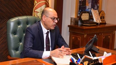 وزير العمل يوقف مفتشي عمل متهمين بتلقي رشاوى ويحولهما للنيابة