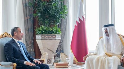 أمير  قطر يستقبل سفير مصر بالدوحة بمناسبة قرب انتهاء فترة عمله 