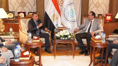رئيس هيئة الرعاية الصحية يبحث مع شركة 