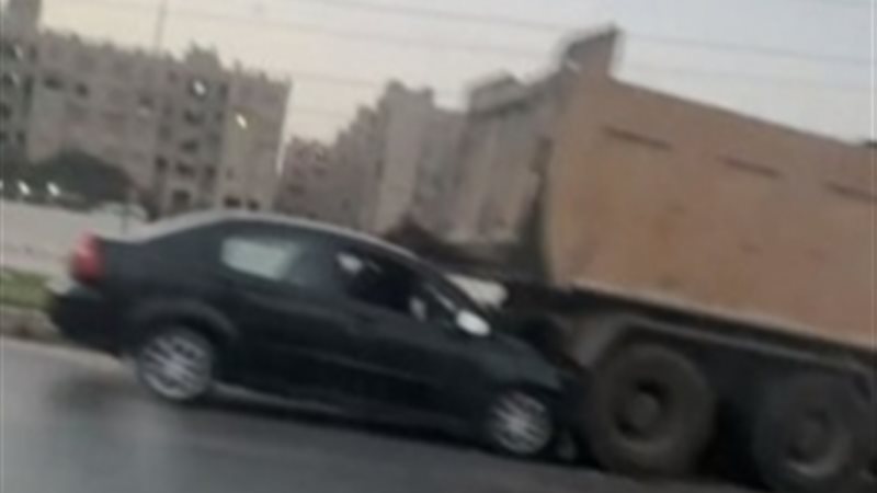 مطاردة فتاتين بطريق