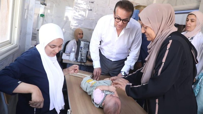 وزير الصحة خلال الجولة