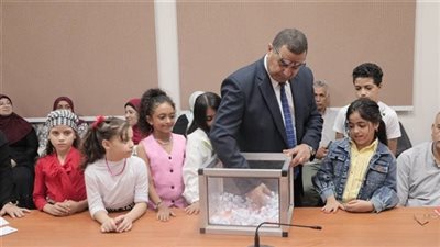 إجراء القرعة العلنية لاختيار 65 مُعلمًا ومُعلمة للفوز برحلات عُمرة بالوادي الجديد