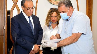 عبد العاطي يتابع مشروع توثيق المستندات ذات القيمة التاريخية بوزارة الخارجية