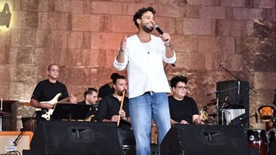 أحمد جمال يختتم فعاليات مهرجان القلعة الـ 33 بحفله الغنائي