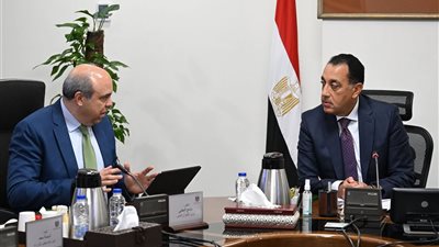 رئيس الوزراء يتابع الموقف التنفيذي لمشروع 
