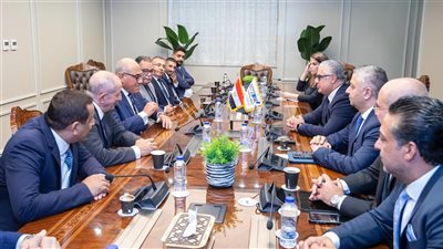 اقتصادية قناة السويس توقع مشروعين لوجستيين باستثمارات 4.2 مليون دولار