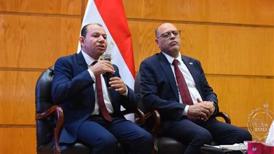 وزير العمل يفتتح ورشة للتوعية بالقانون الجديد ويسلّم عقود عمل لذوي الهمم بالقليوبية