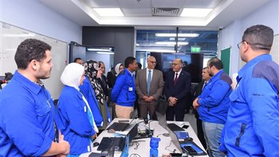 تفقد معامل الاختبار.. وزير العمل يزور مركز العربي للبحوث والتطوير بمدينة بنها