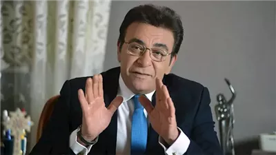 وفاة الإعلامي عاطف كامل المذيع بالتليفزيون المصري