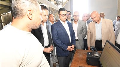 وزير الإسكان يتفقد محطة الصرف الصحي رقم (12) بمنطقة الأندلس بالتجمع الثالث 