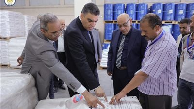رئيس هيئة الشراء الموحد يتفقد صيدليات الإسعاف ومخازن شركة الجمهورية بالإسكندرية