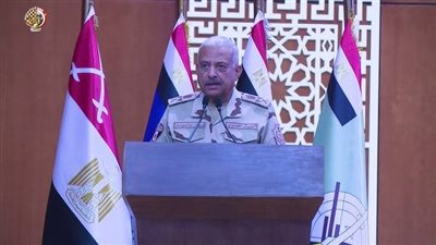 الفريق أول عبد المجيد صقر يلتقى بعدد من مقاتلى المنطقة الغربية العسكرية