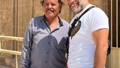 محمد خميس يوثق رحلة فنية إلى مقبرة بيتوزيرس بالمنيا